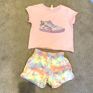 Adorable summer short set!  Runs large